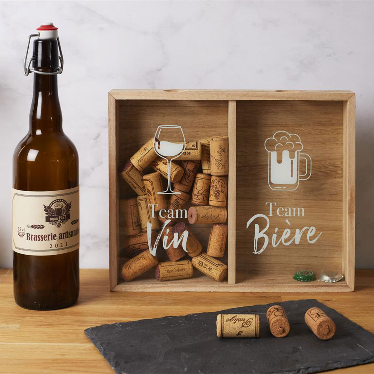 Collecteur mural de capsules de bire et de bouchons de vin