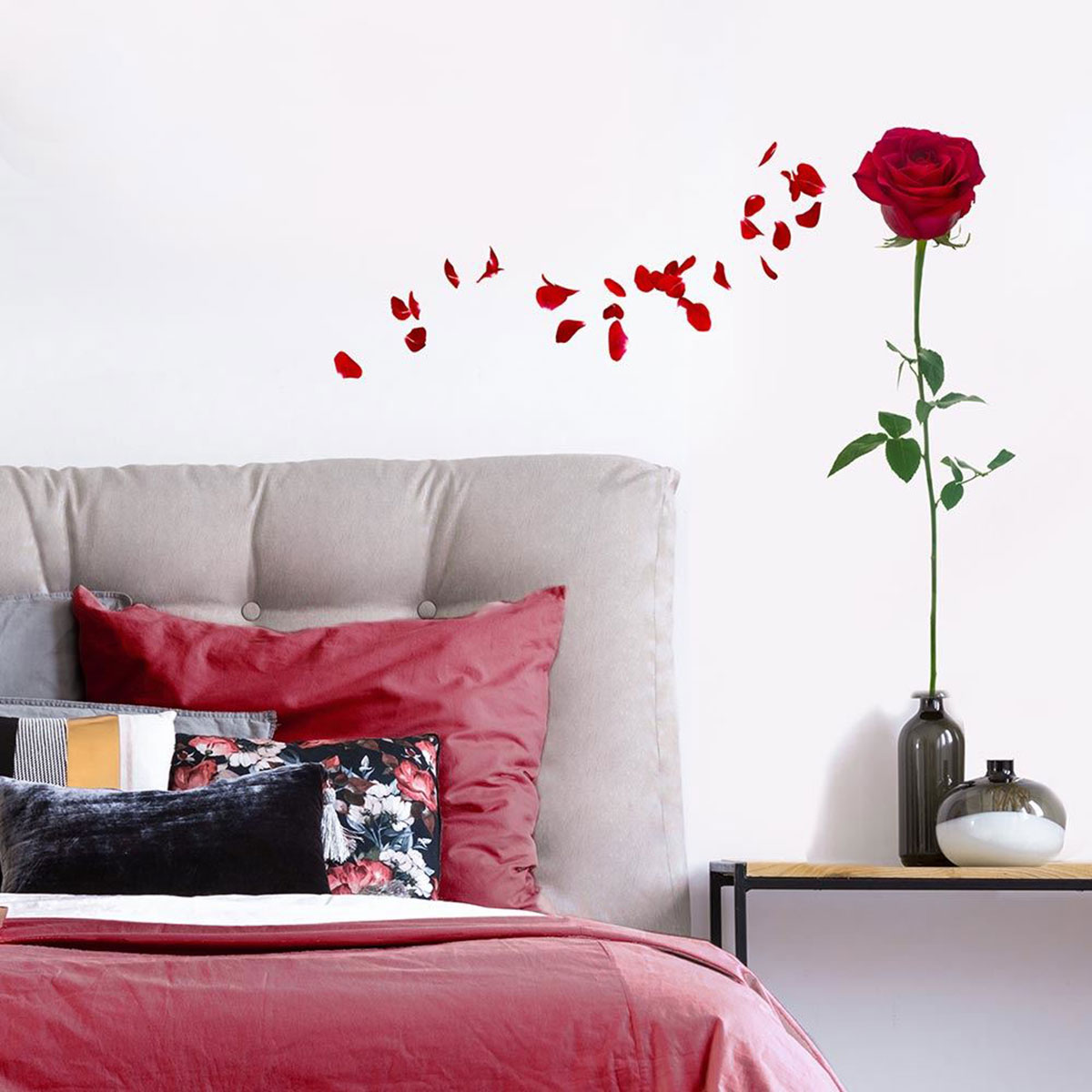 Sticker mural rose rouge et p�tales