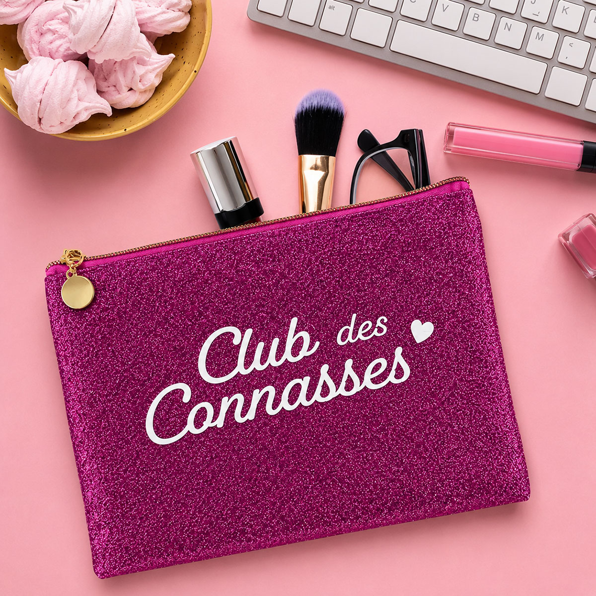 Pochette plate paillet�e � Club des Connasses � 24 � 17 cm