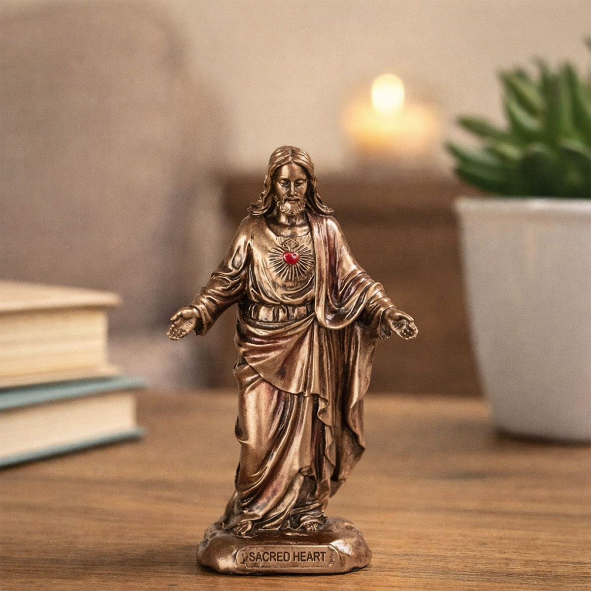 Petite statue du Sacr�-C�ur de J�sus en bronze coul� � froid