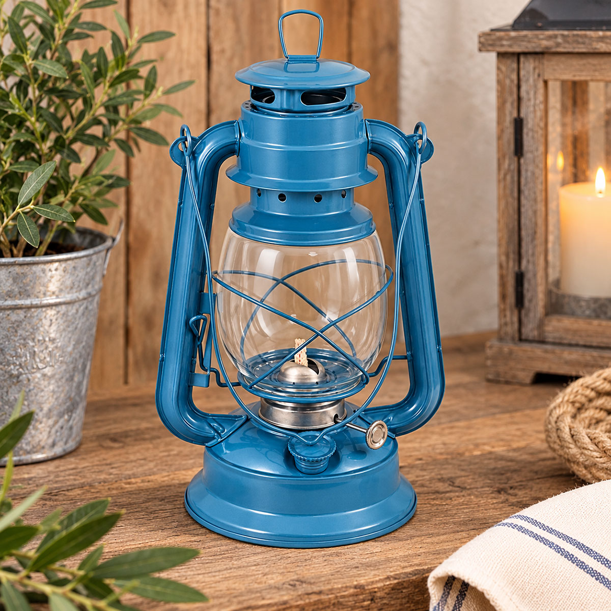 Lampe temp�te bleue en m�tal et verre 28 cm