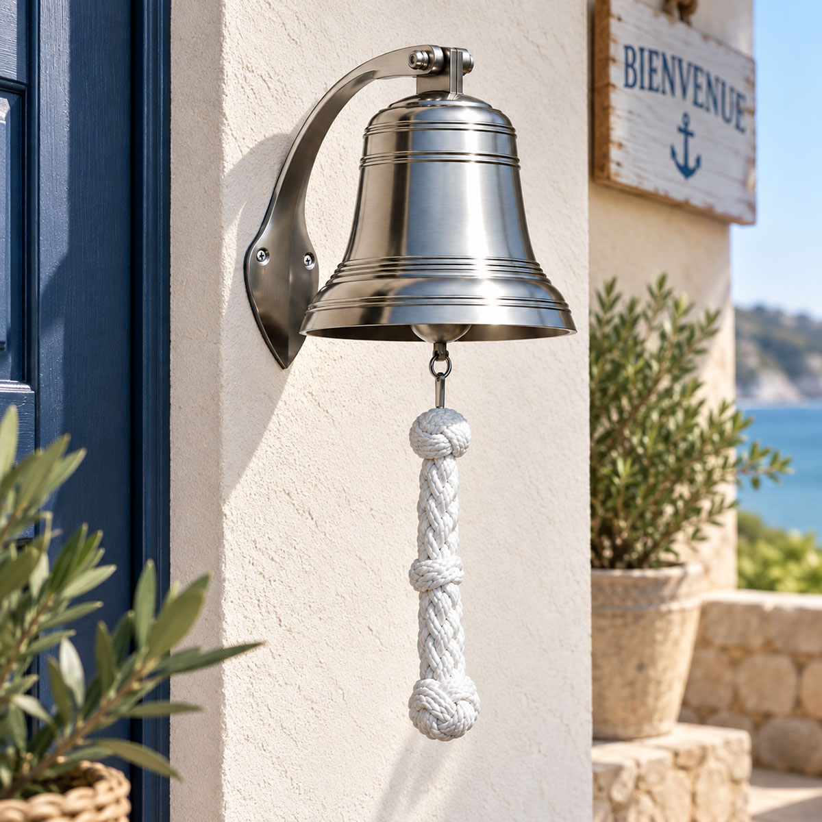 Cloche marine laiton �tam� � 15 cm hauteur 34 cm avec corde