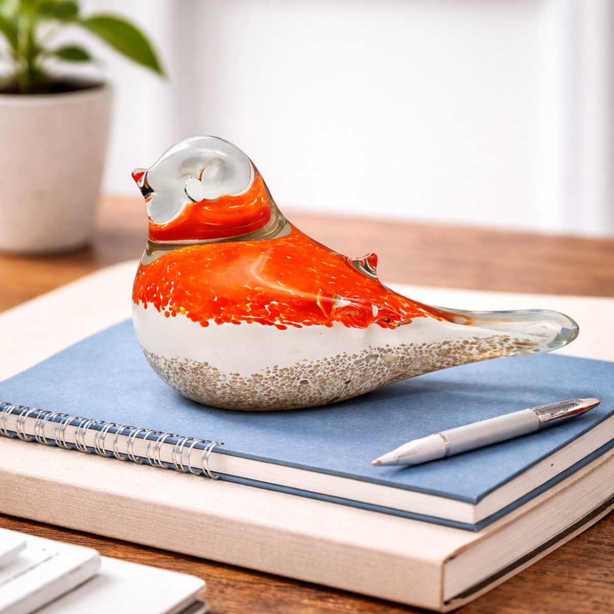 Presse-papier oiseau en verre orange et blanc paillet� dor�