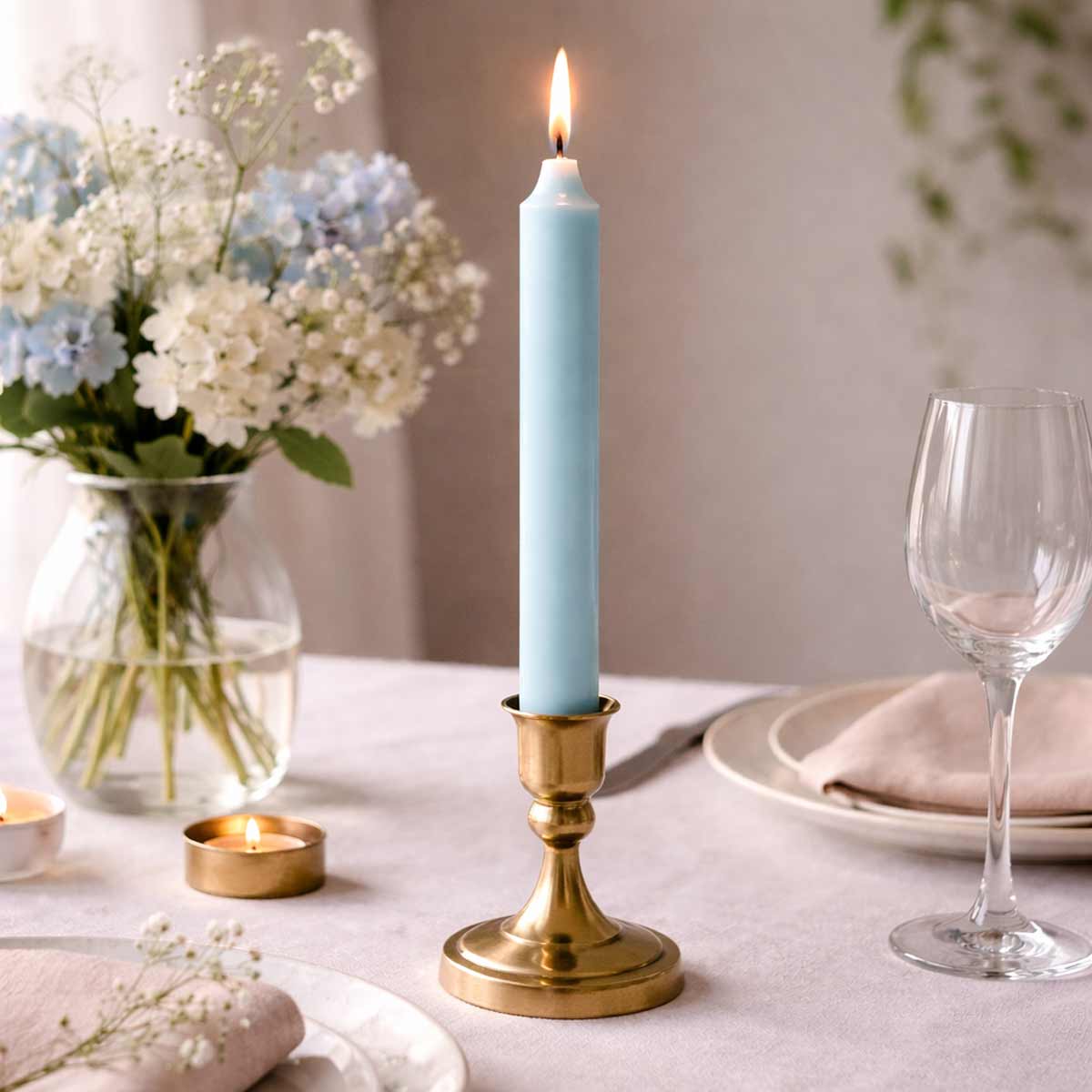 Bougie teint�e dans la masse 21 cm � Bleu clair