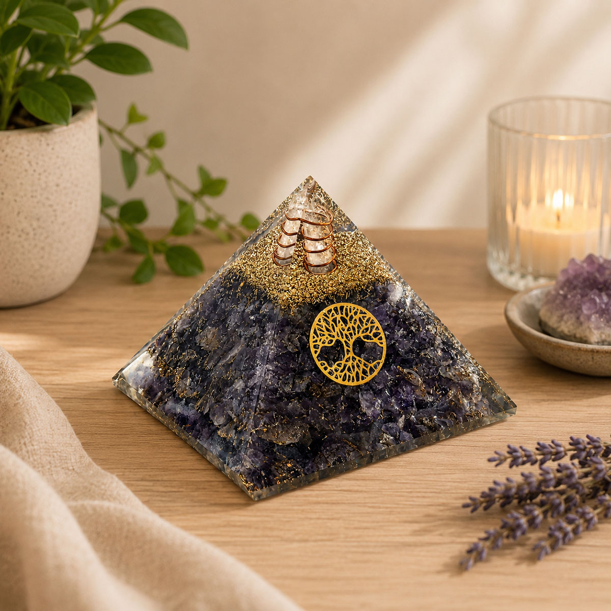 Pyramide Orgonite en Agate Bleue avec Arbre de Vie
