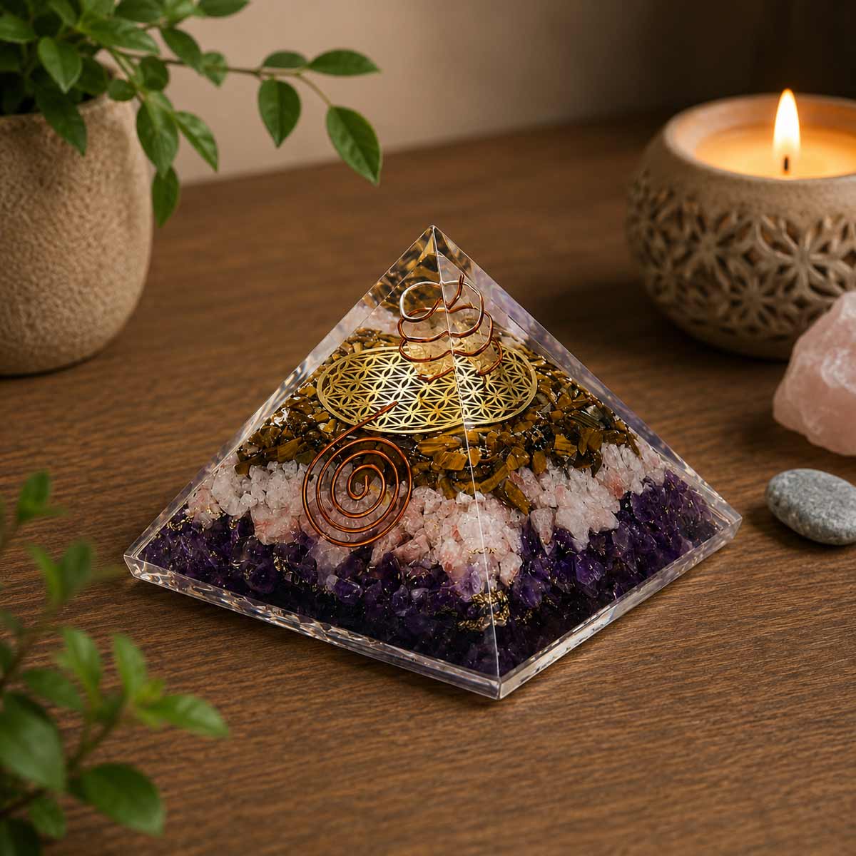 Pyramide Orgonite Fleur de Vie en r�sine et pierres naturelle