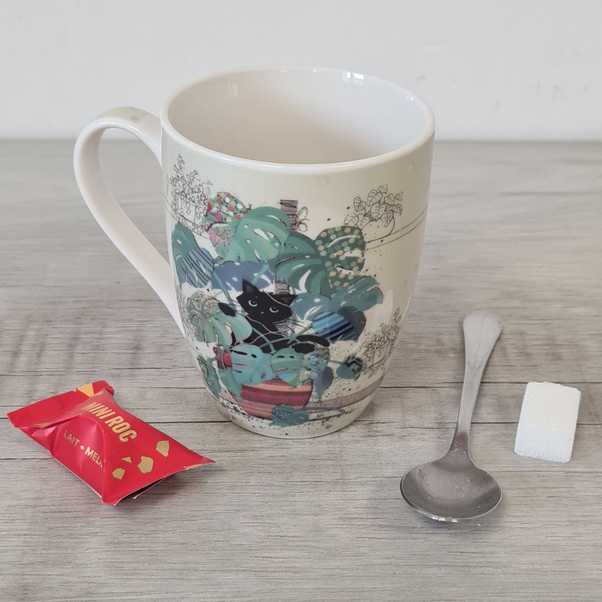 Mug chaton cach dans une monstera en porcelaine 340 ml