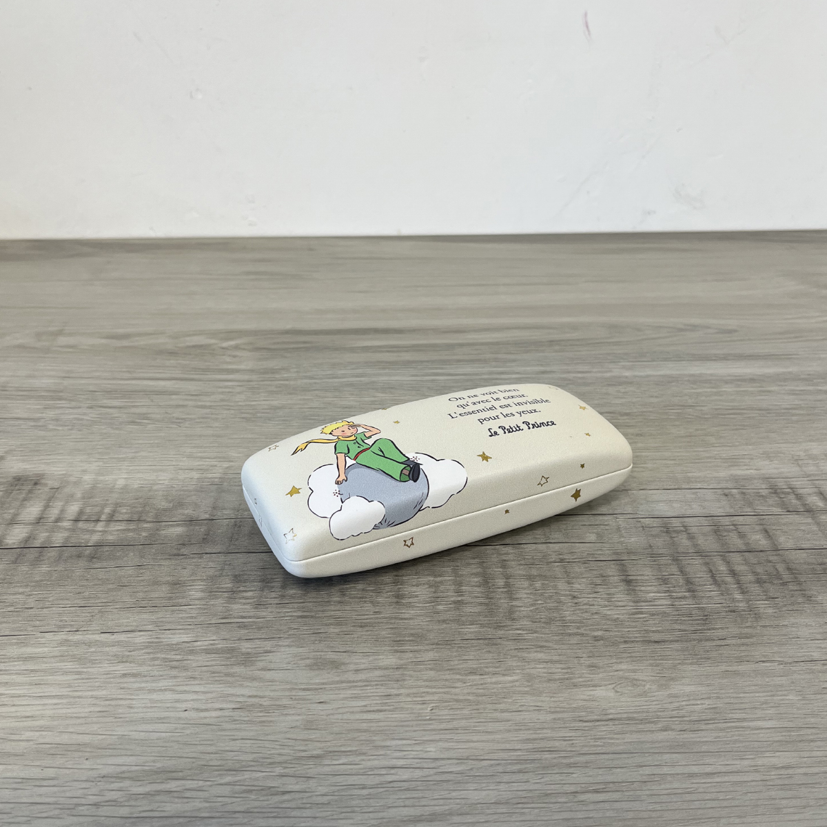 Etui à Lunettes Rigide KIUB - Motif Chat Dormant Sur Des Livres, Fond Blanc, Collection Animaux