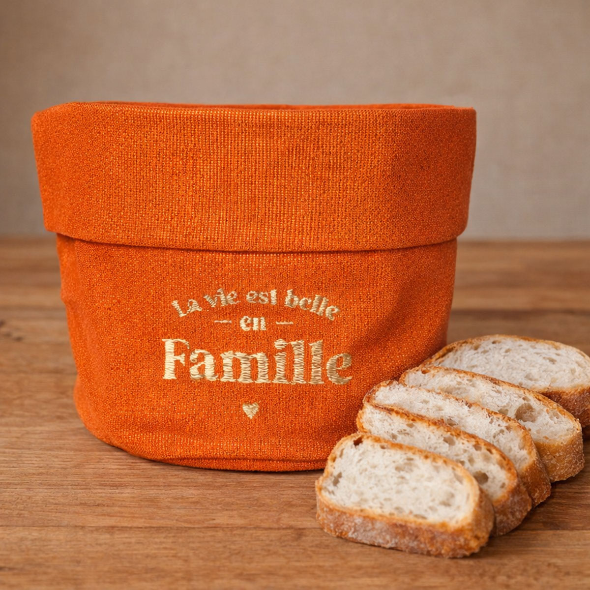 Petite corbeille � pain paillet�e brod�e La vie est belle