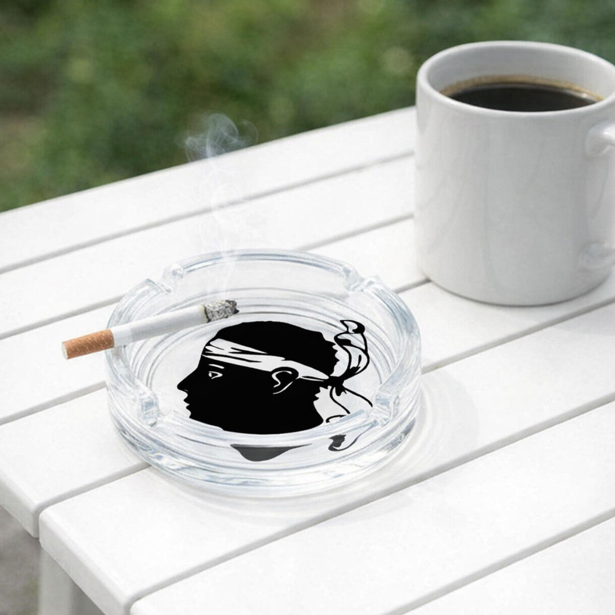 Cendrier corse t�te de maure en verre
