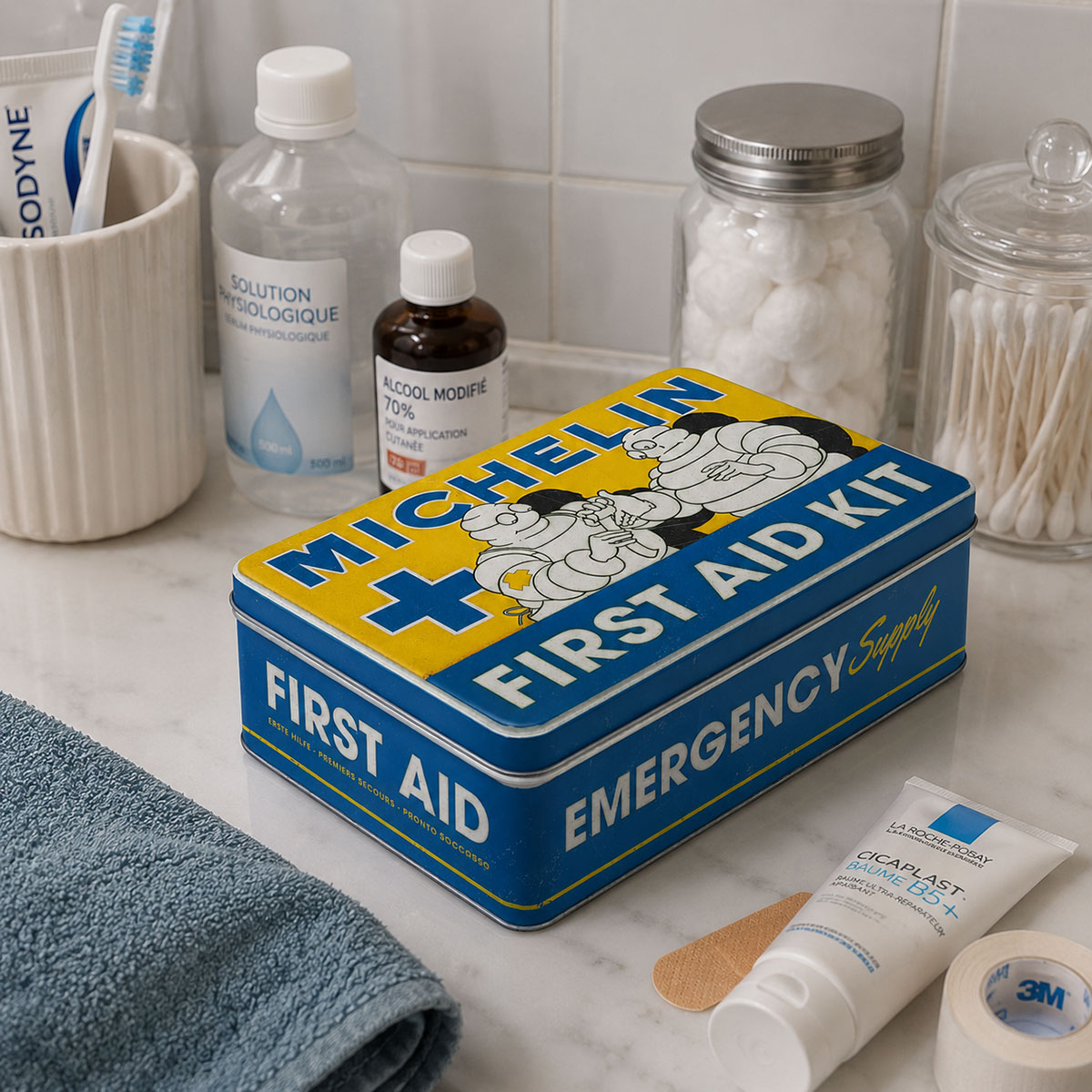 Maxi bo�te m�tal vintage Michelin First Aid Kit