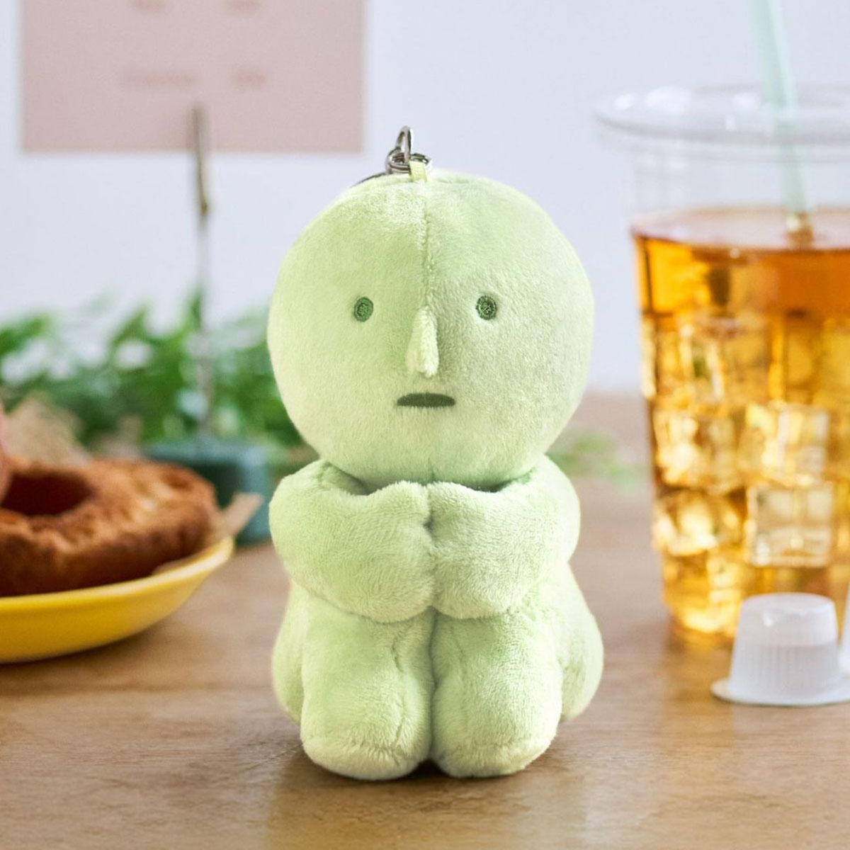 Porte-cl peluche Smiski  Hugging Knees (dition 10 ans)