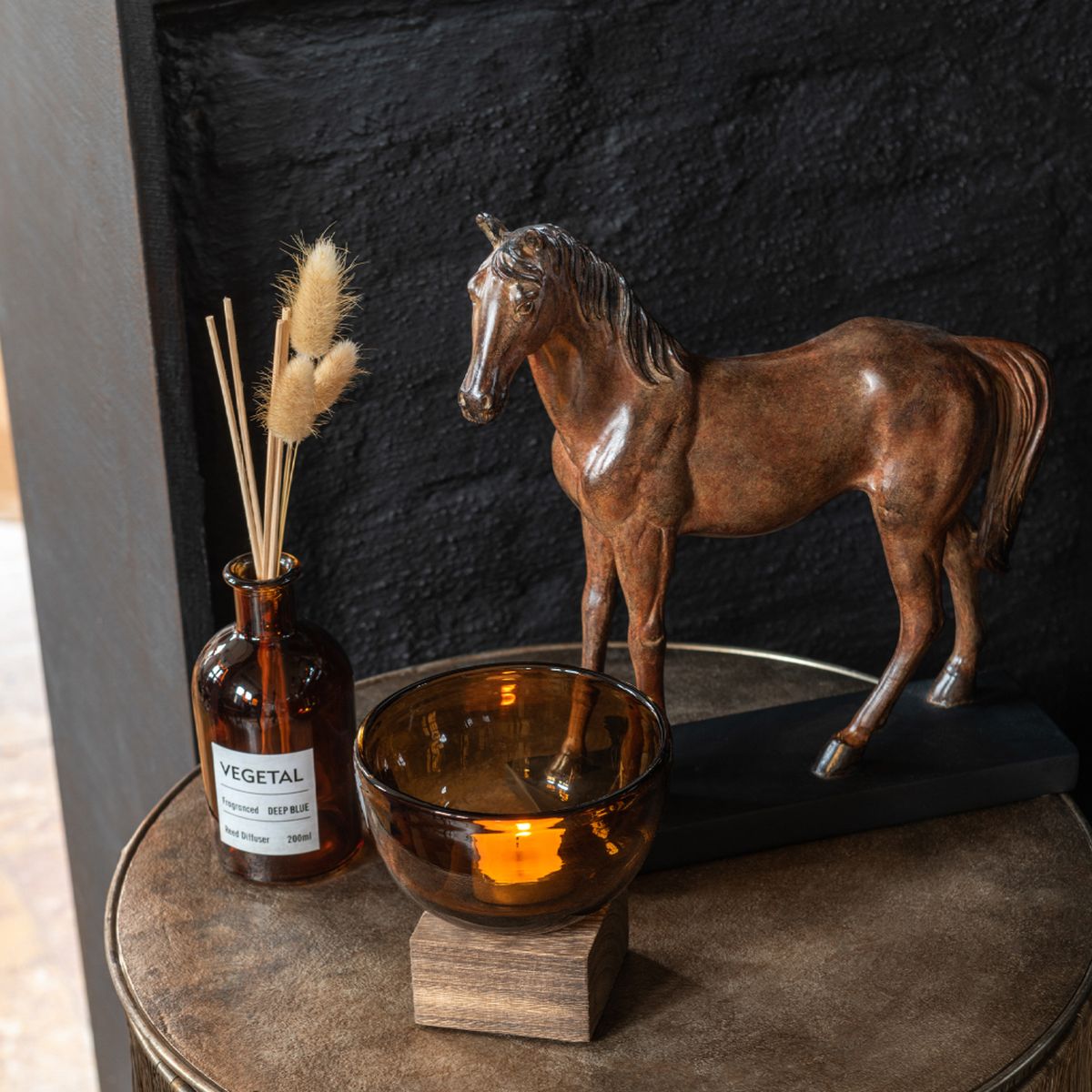 Cheval dcoratif en rsine marron 28 cm