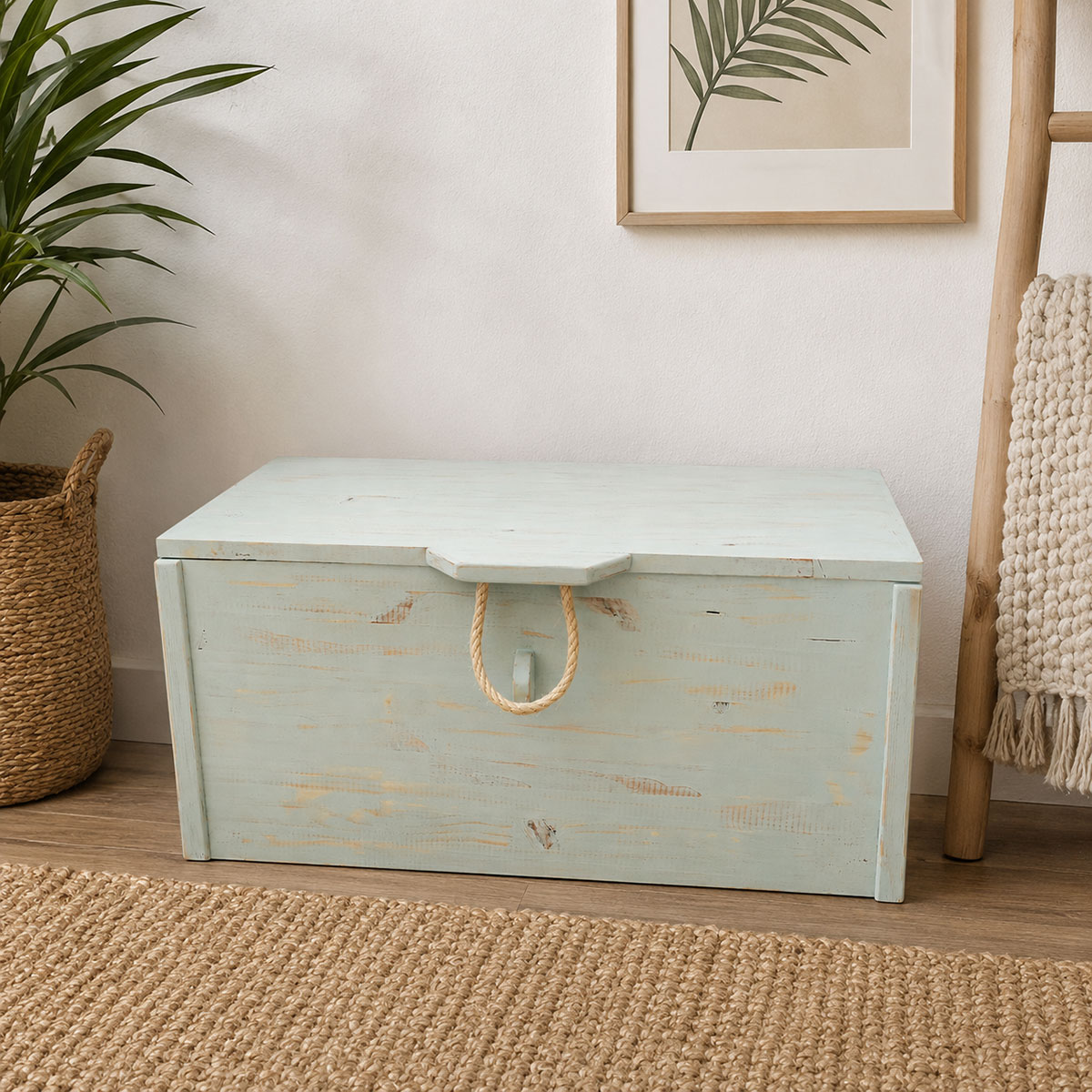 Grand coffre en bois de pin fait main