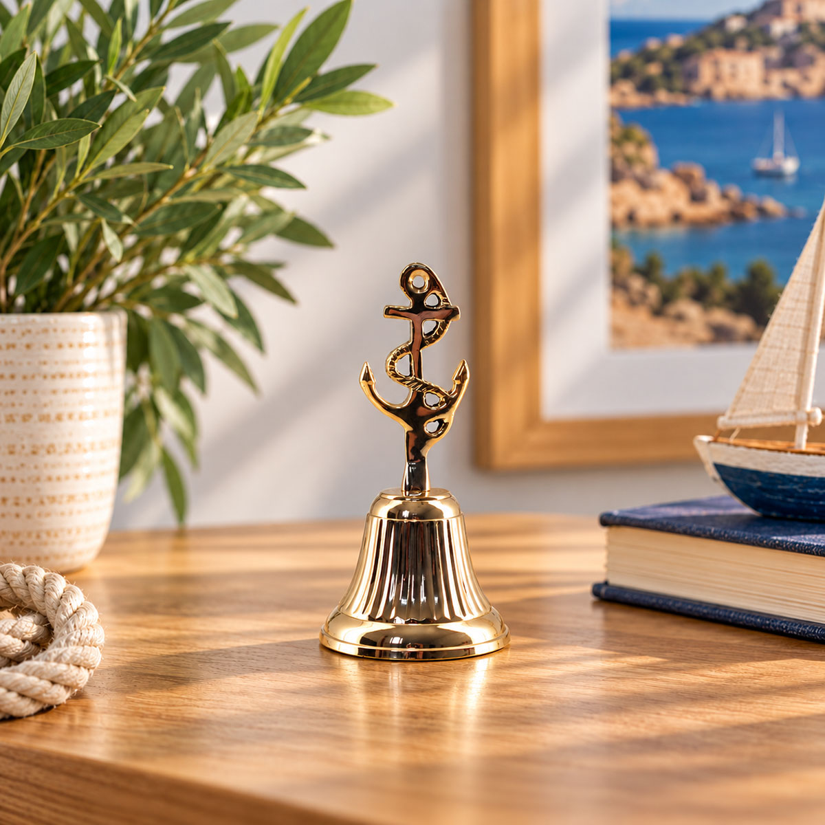 Cloche de marine en laiton dor� avec ancre 14 cm