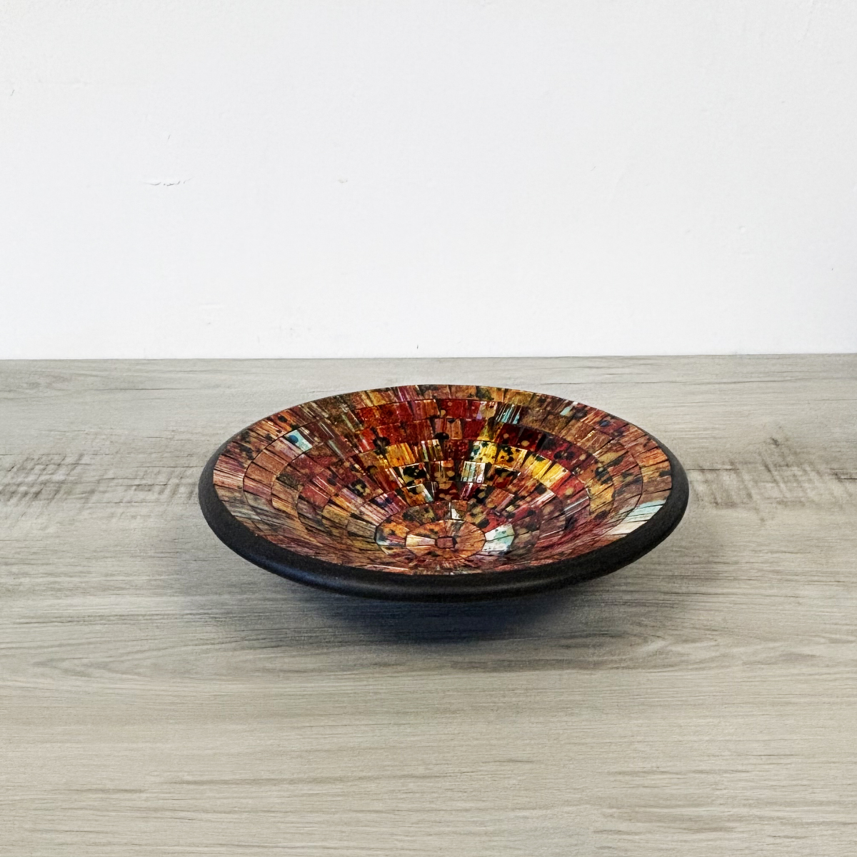 Coupelle ronde dcorative en mosaque de verre rouge 27 cm