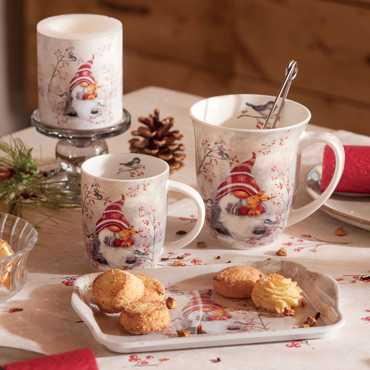 Petit mug en porcelaine fine � Lutin d�hiver & baies rouges