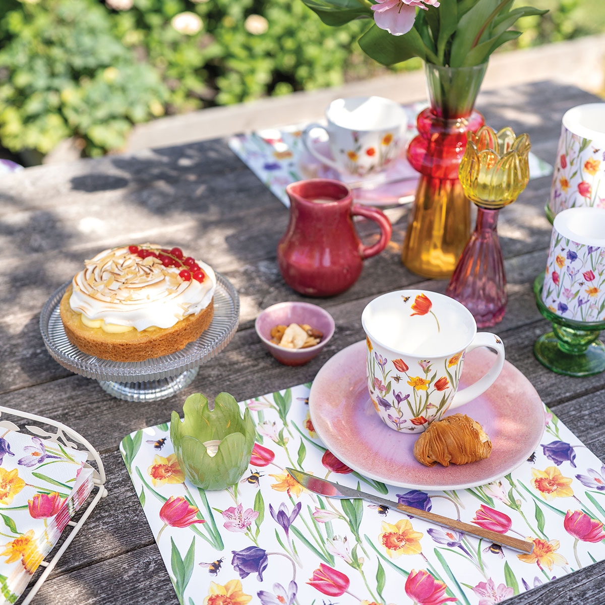 Mug fleurs printani�res et abeilles en porcelaine fine 400 ml