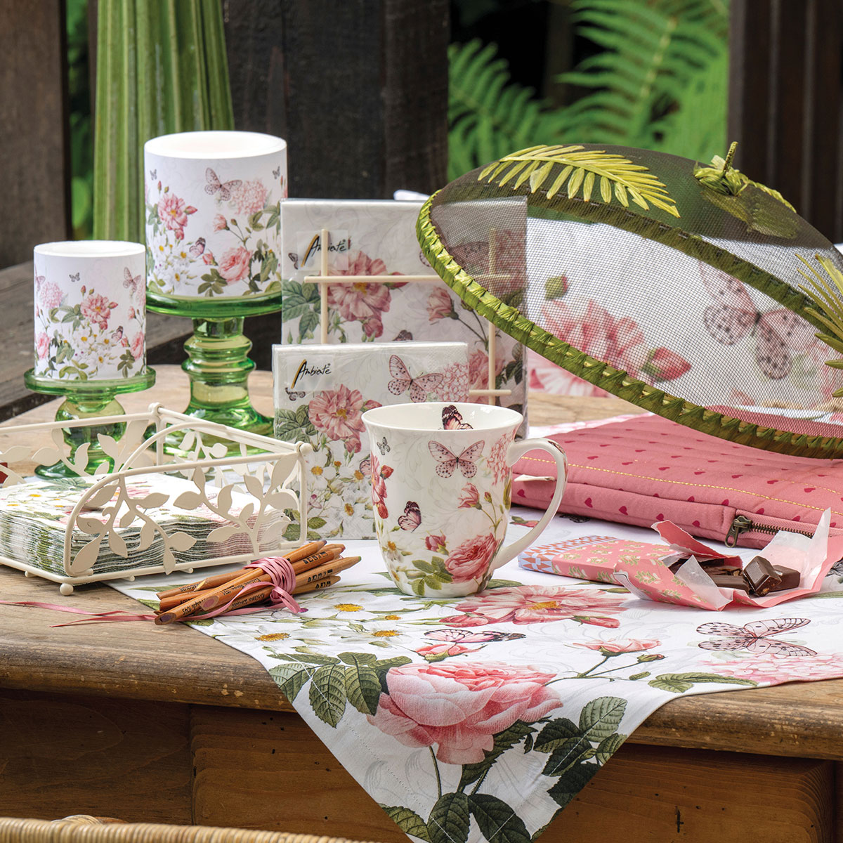 Mug Amelia papillons et fleurs roses