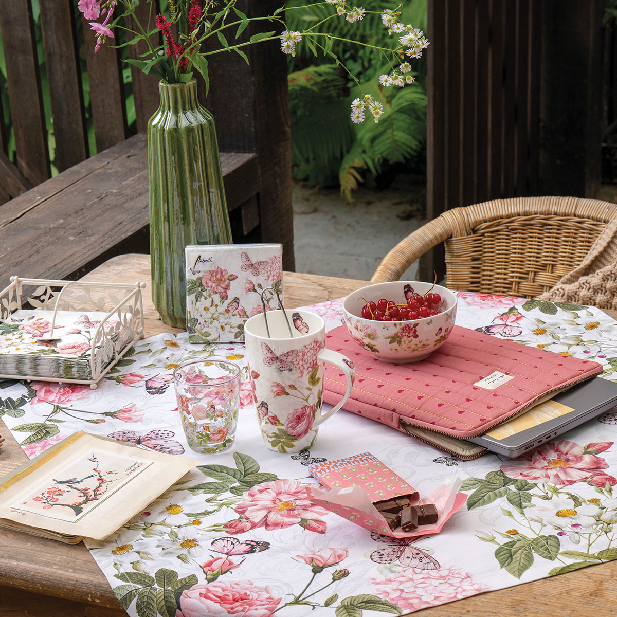 Bol en Porcelaine Fine  Roses & Papillons Roses