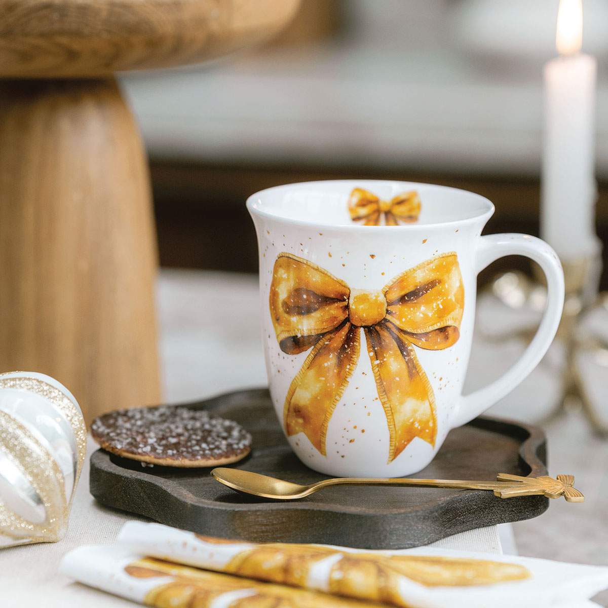 Mug en porcelaine fine n�ud dor� 40 cl