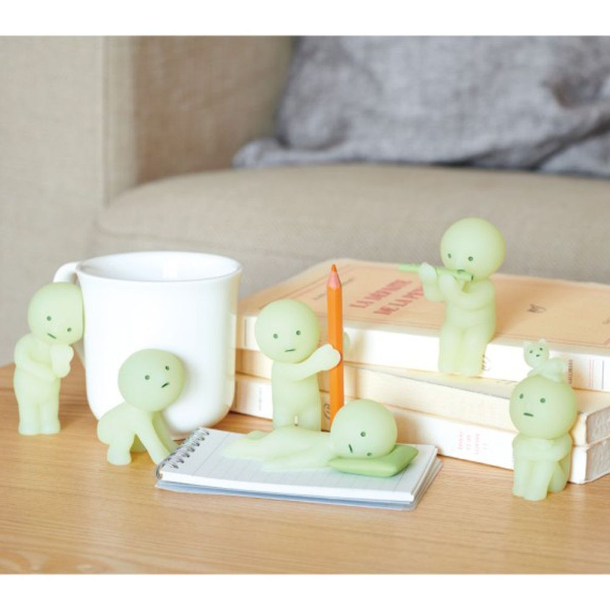 Figurine Smiski phosphorescente srie Salon