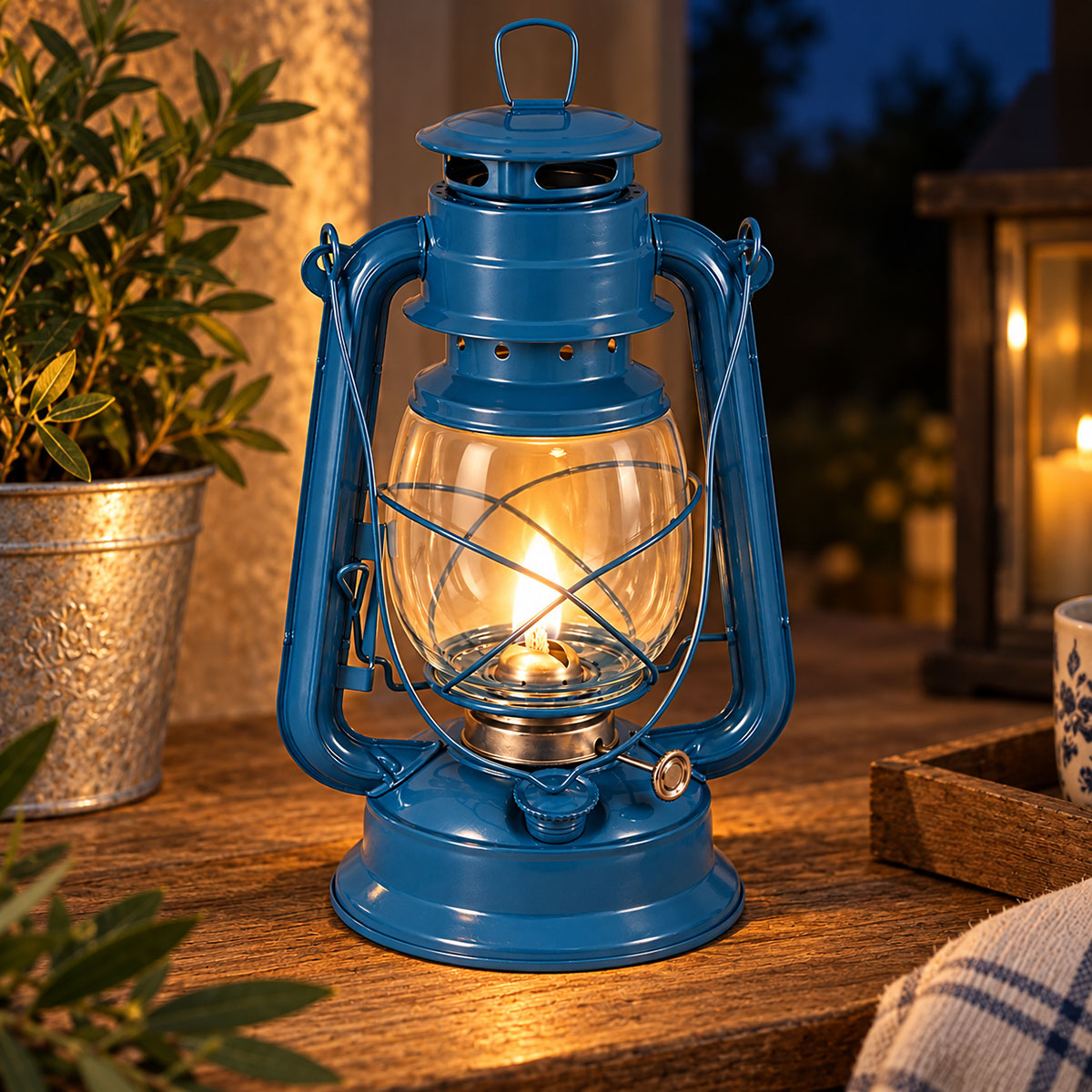 Lampe temp�te bleue en m�tal et verre 28 cm