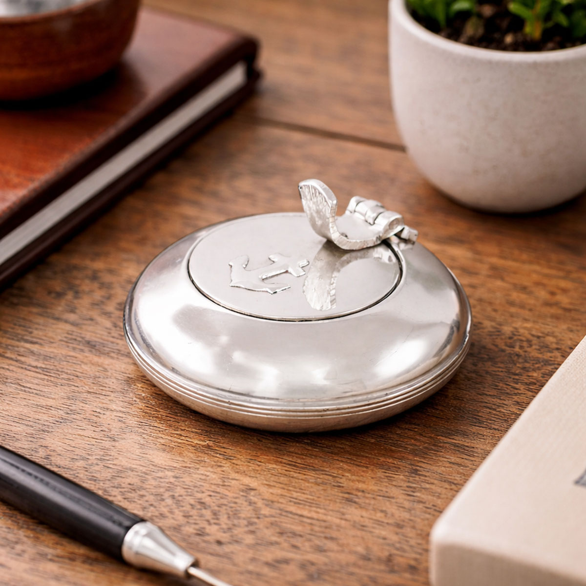 Cendrier de poche en nickel avec repose-cigarette