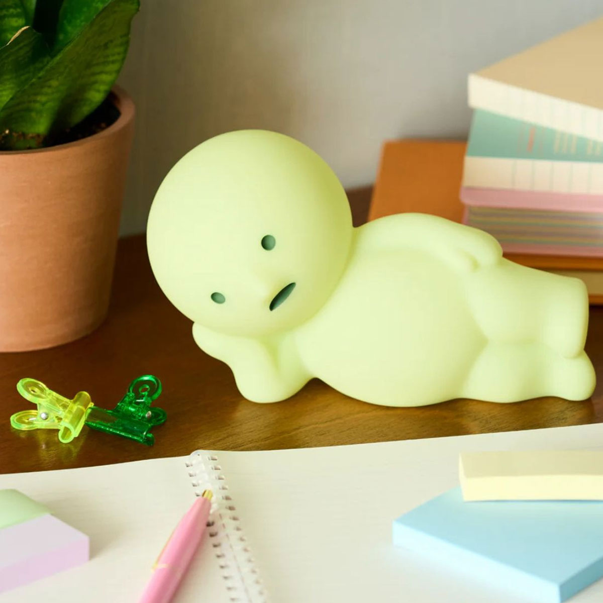 Lampe tactile Smiski Lounging Veilleuse LED rechargeable