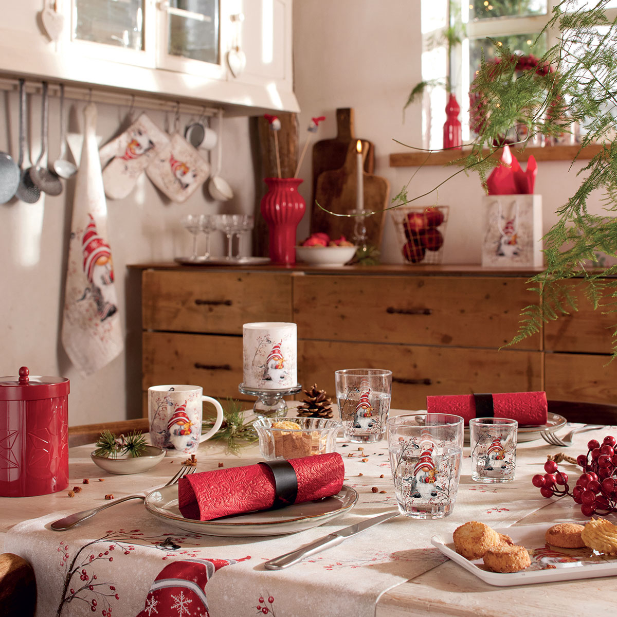 Petit mug en porcelaine fine � Lutin d�hiver & baies rouges