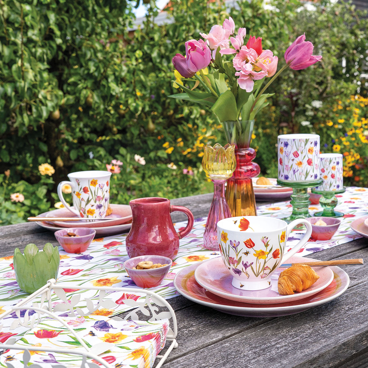 Mug fleurs printani�res et abeilles en porcelaine fine 400 ml