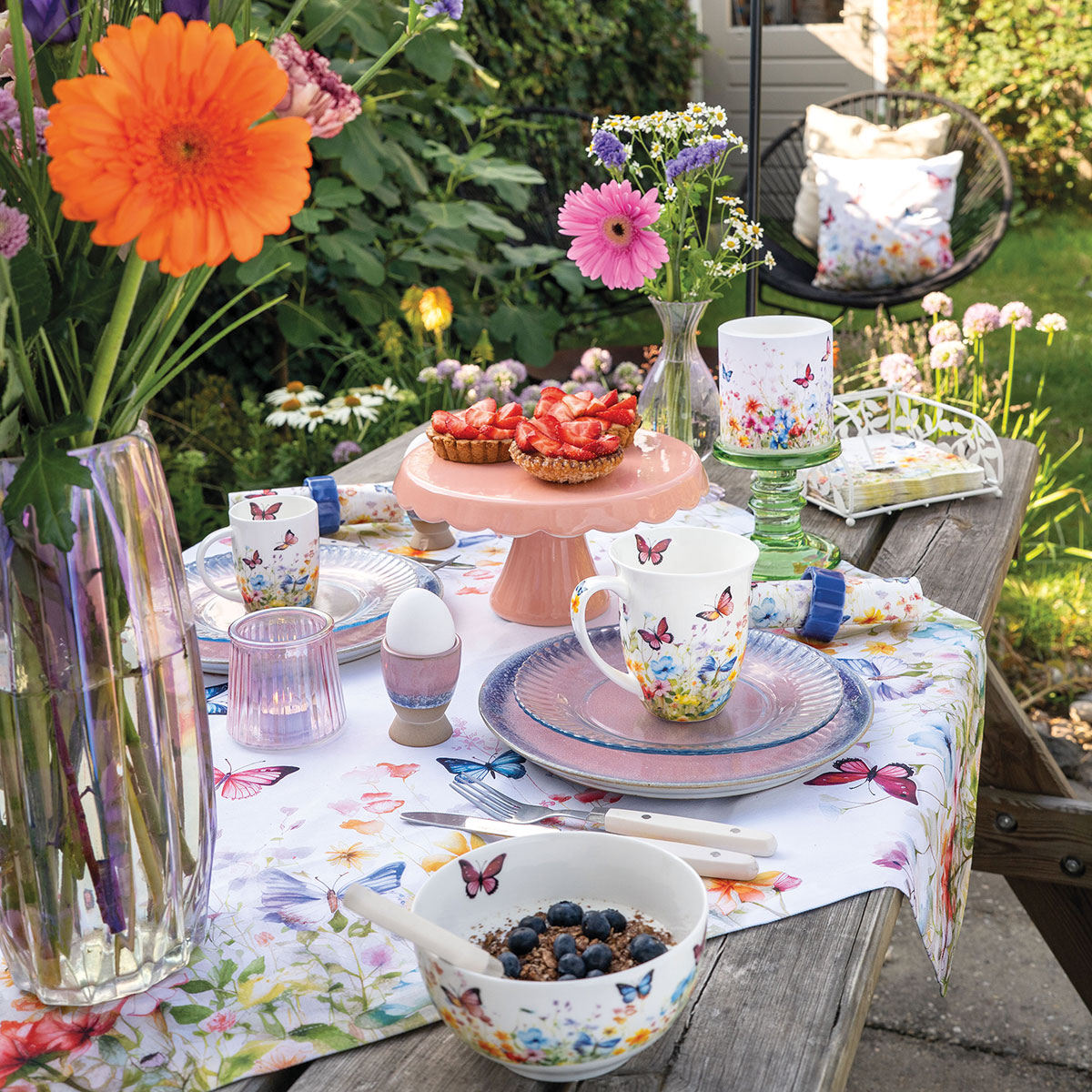 Petit mug papillons color�s et fleurs printani�res