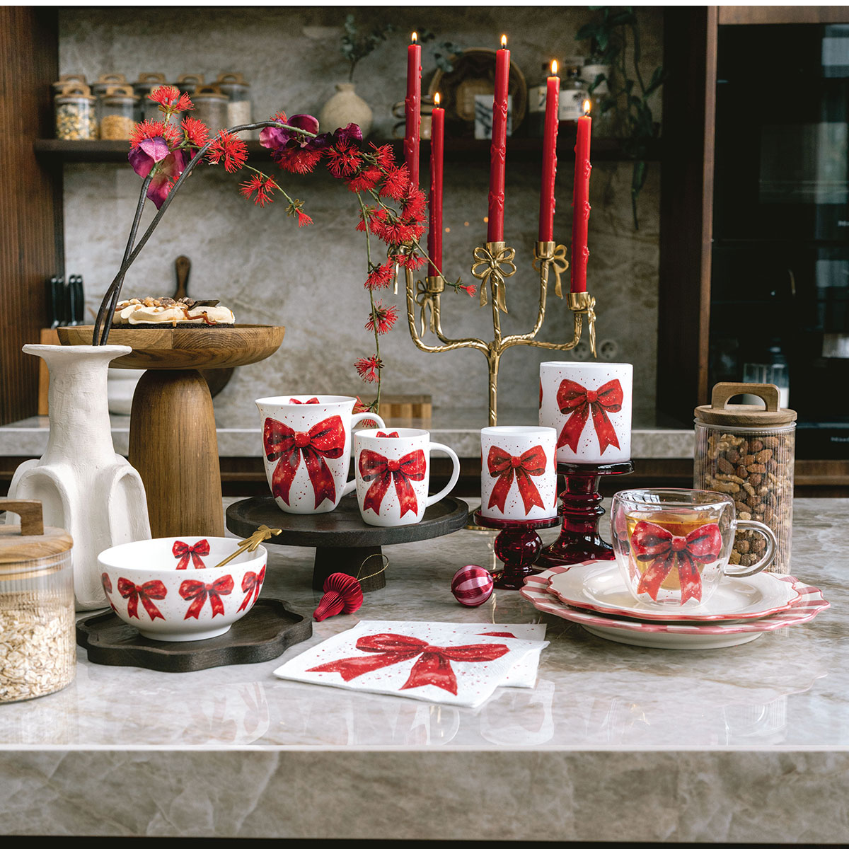 Bol en porcelaine fine d�cor N�uds Rouges