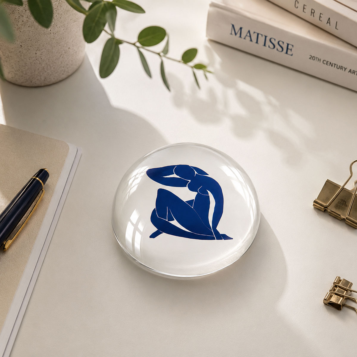 Presse-papier en verre Matisse Le Nu bleu II 8 cm