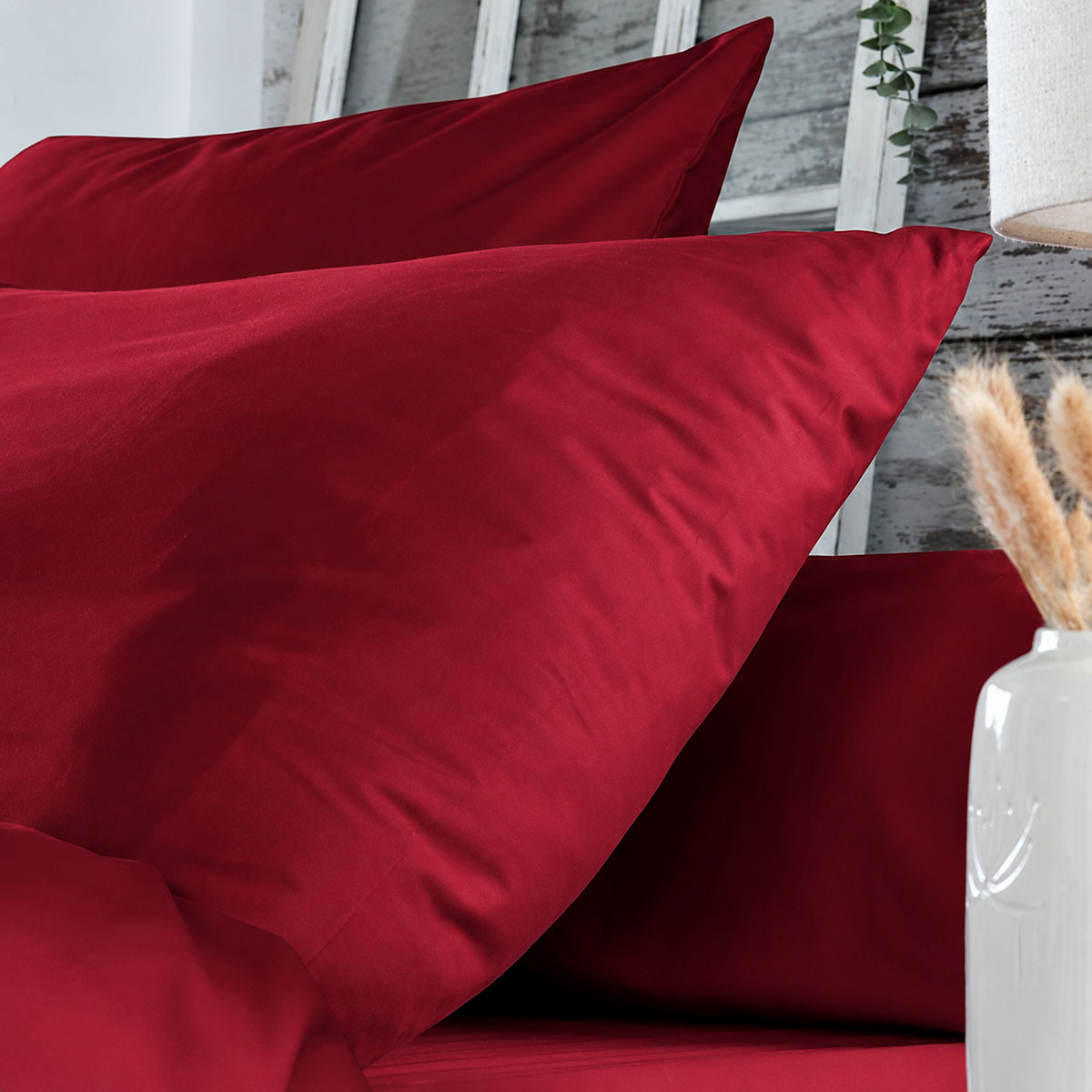 Taie d�oreiller �lys�e rouge 63 x 63 cm en percale coton