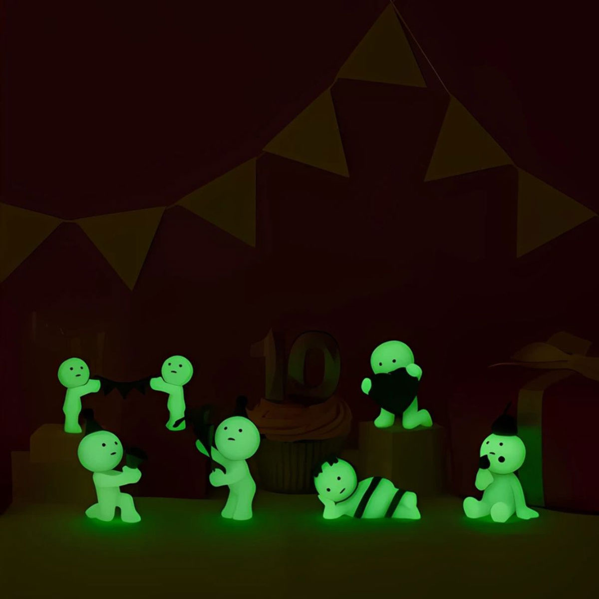 Figurine Smiski phosphorescente srie Birthday