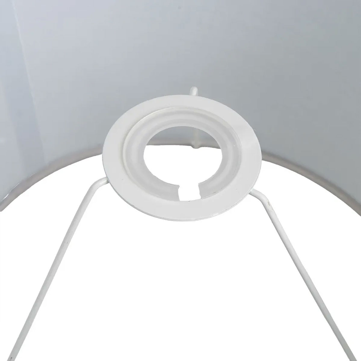 Abat-jour gris clair � Hauteur 18,5 cm