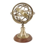 Globe armillaire en bois et laiton