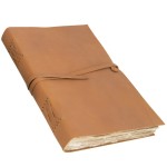 Livre Vintage avec couverture en cuir