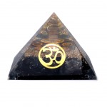 Pyramide Orgonite chakra pyramide Tourmaline noire avec Om